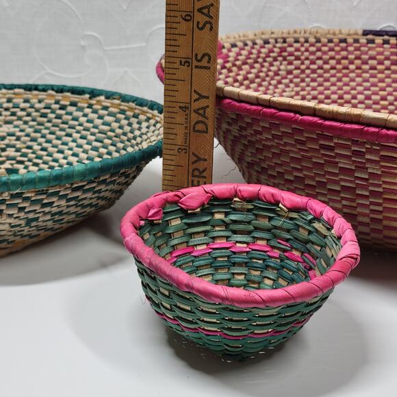 Vintage Handmade Malian Woven Wall Baskets 5" -15" Pink Green Wall Decor - Picture 14 of 16